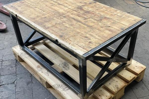 Table de salon acier/bois brut 70 x 110 x 50 - raffiné et solide à la fois