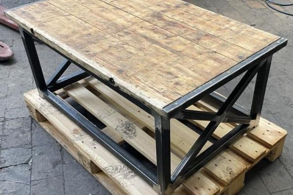 Table de salon acier/bois brut 70 x 110 x 50 - raffiné et solide à la fois