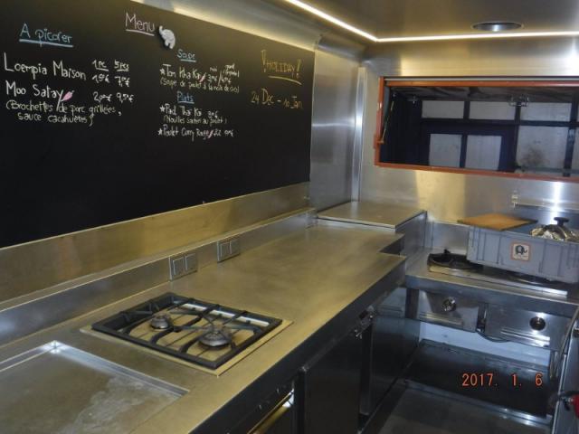 Réalisation d'un plan de travail inox sur mesure pour un foodtruck